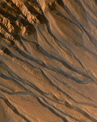 Illustration for article titled 10 Pictures Showing How We Finally Found Water on Mars
